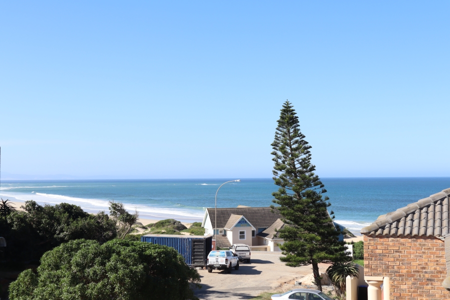 5 Bedroom Property for Sale in Paradise Beach Eastern Cape